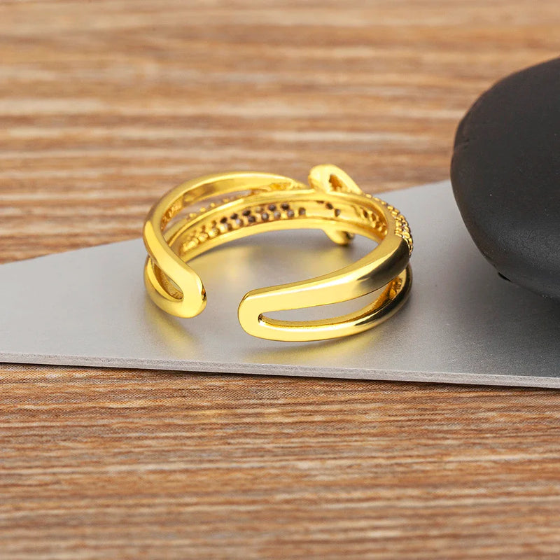 Anel Traçado com Zircônias  Ajustável