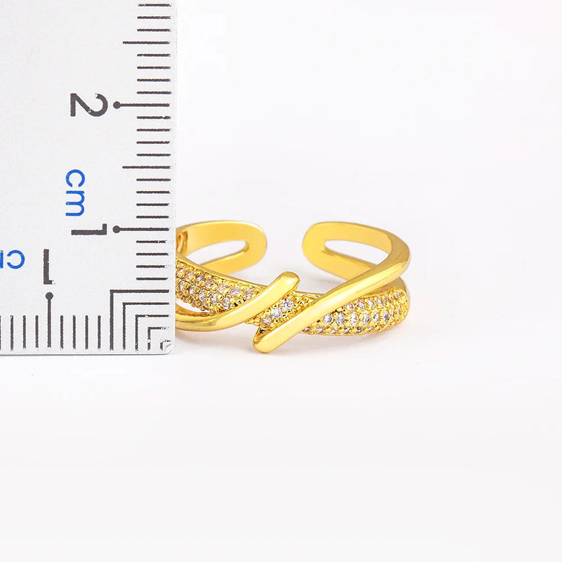 Anel Traçado com Zircônias  Ajustável