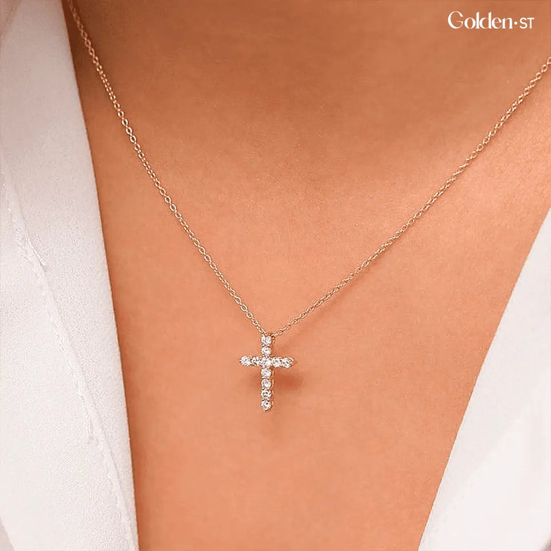 Colar Cruz Cravejada em Zircão e Prata Esterlina Dourada - Minimalista & Luxuosa