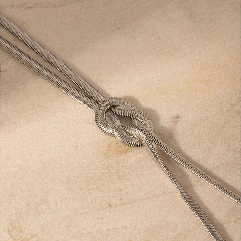 Colar com Nó Traçado