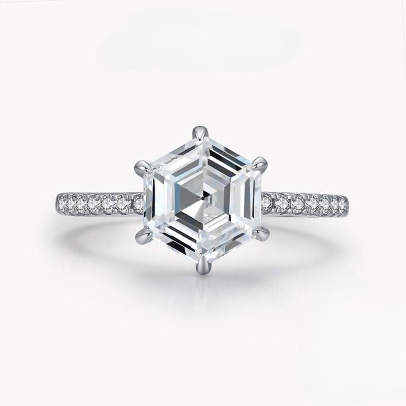 Anel Solitário Cravejado em Zircônias