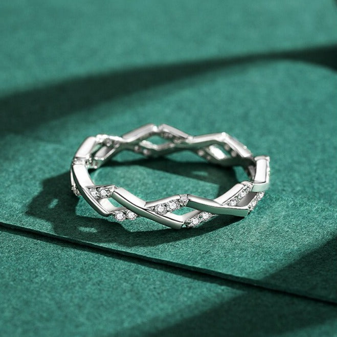 Anel Trançado com Zircônias Prata