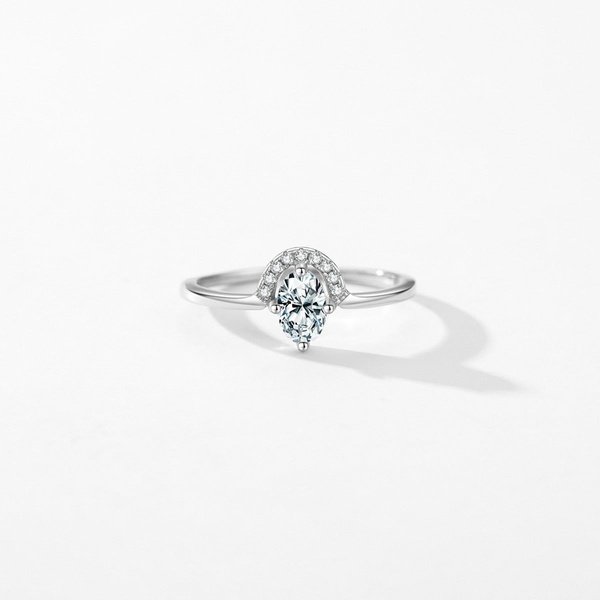 Anel Prata com Pedra Oval de Zircônia