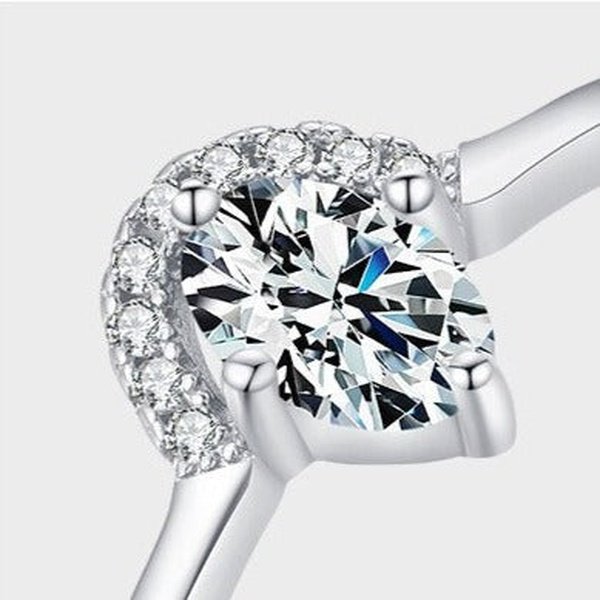 Anel Prata com Pedra Oval de Zircônia