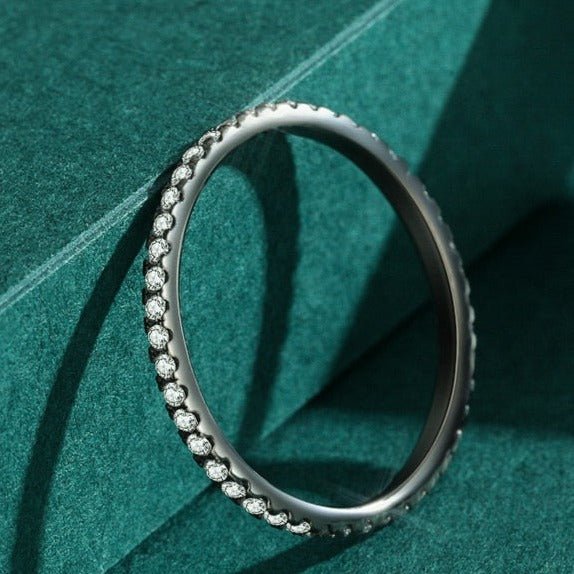 Anel Prata Cravejado de Zircônia em Ródio Negro