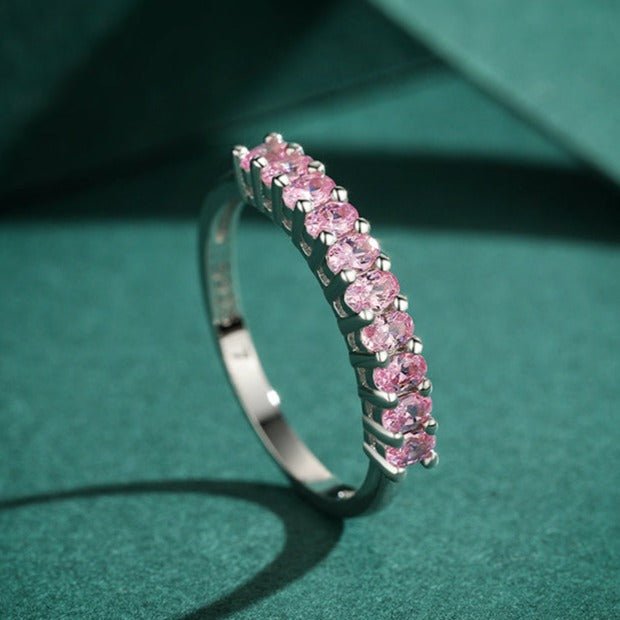 Anel Meia Aliança Zircônias Rosas Prata