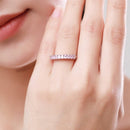 Anel Meia Aliança Zircônias Rosas Prata